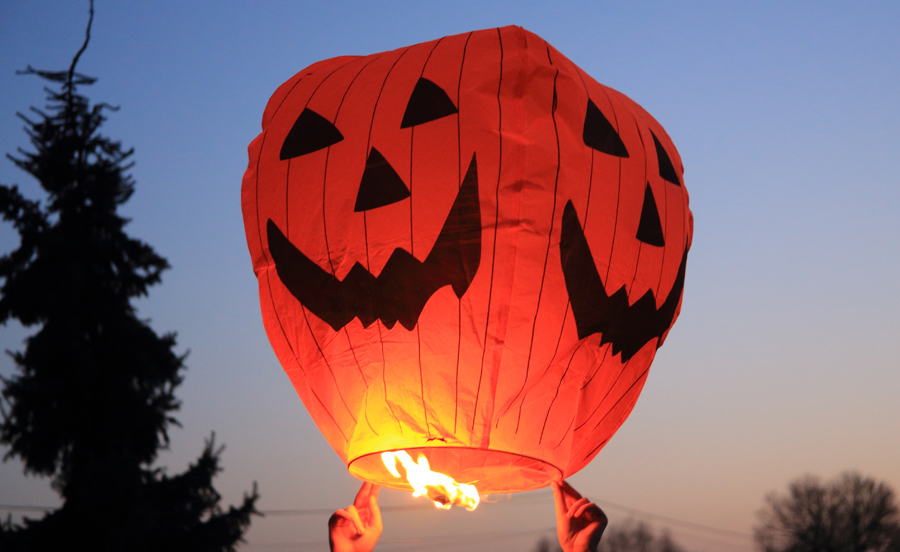 lanterne volante halloween citrouille