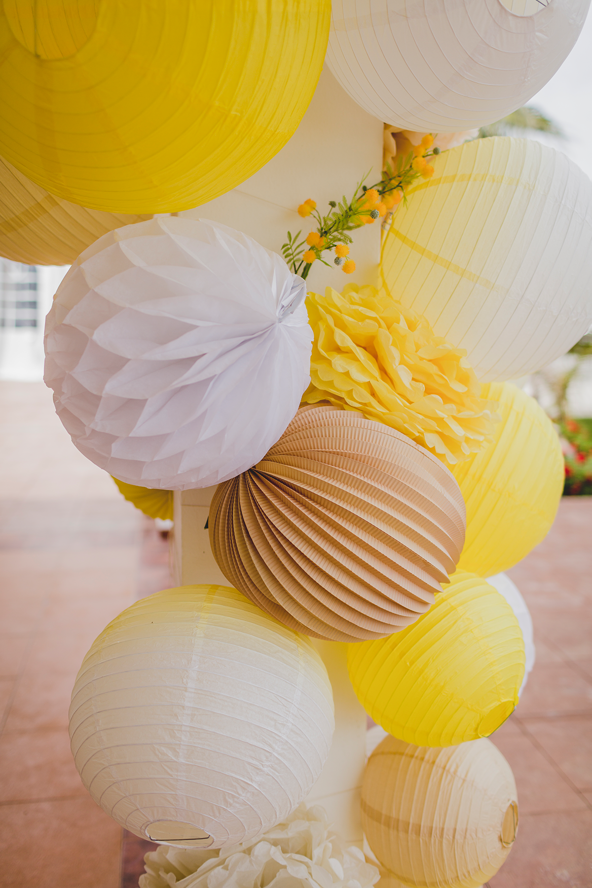 decoration jaune mariage lampions grappe