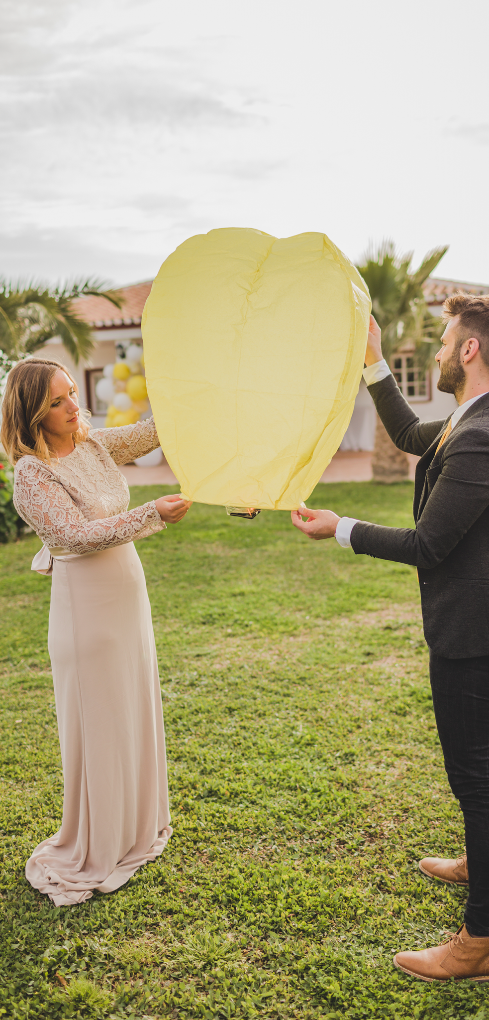 lanterne volante jaune balloon celeste