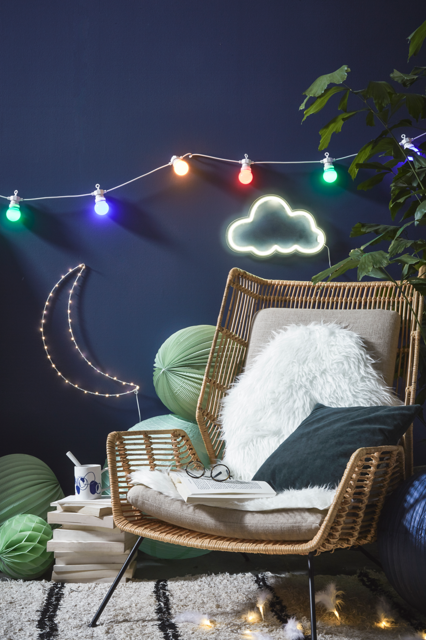 décoration hygge tendance 2018 décoration mur bleu jeans denim néon lune nuage lampion