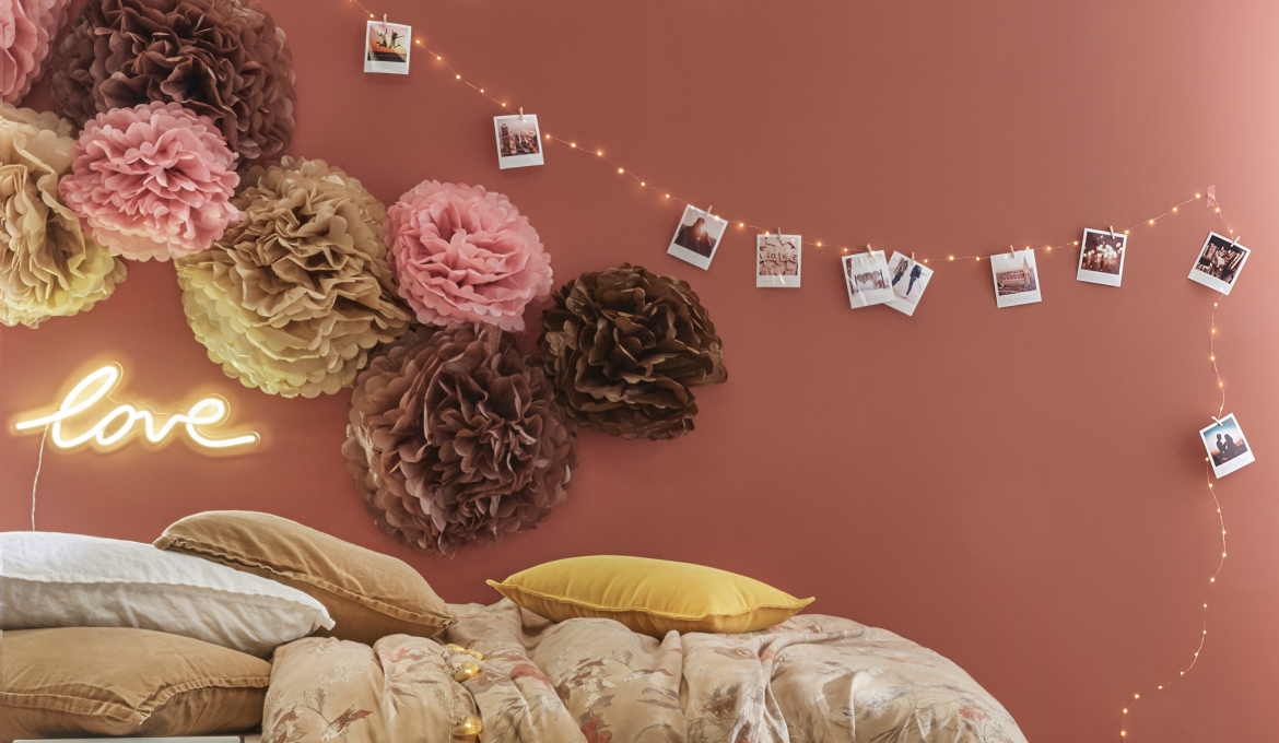 décoration tendance saint valentin chambre guirlande guinguette néon love terracotta