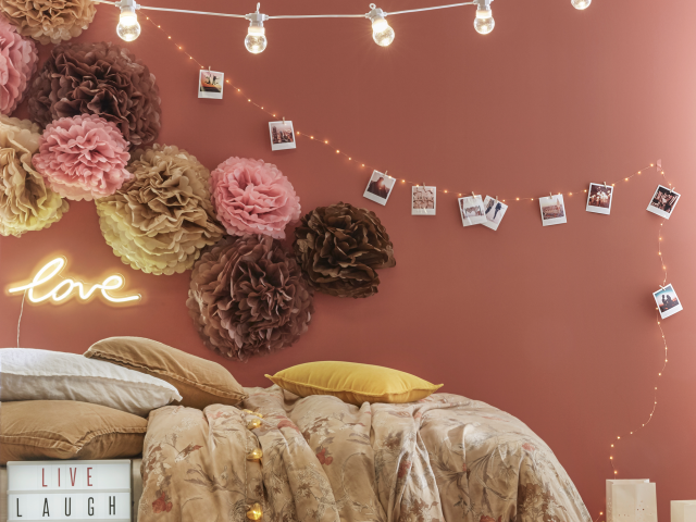 décoration tendance saint valentin chambre guirlande guinguette néon love terracotta