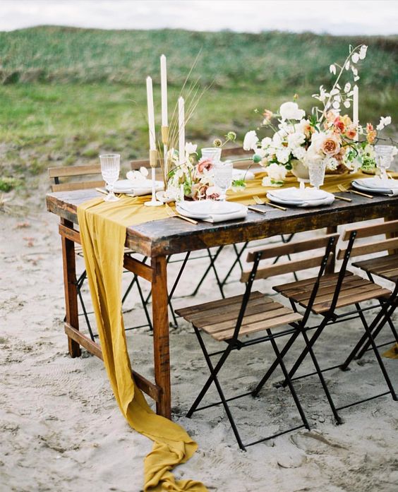 table deco mariage tendance 2019 moutarde jaune cumin