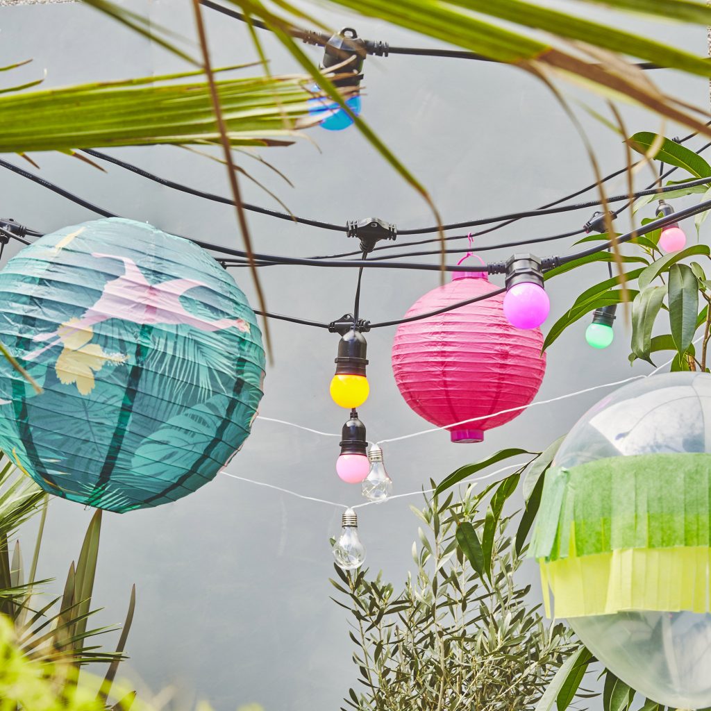 guirlande guinguette multicolore boule japonaise et lampion led pour evenement exterieur mariage jardin