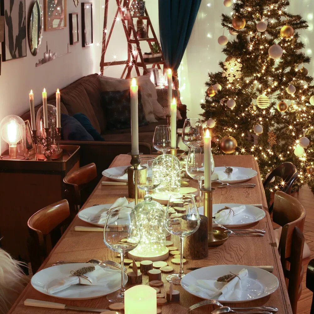 Comment decorer une table d'appoint sur le thème de noel ?