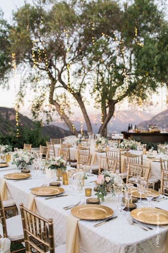 idee decoration table mariage en extérieur thème végétal et or