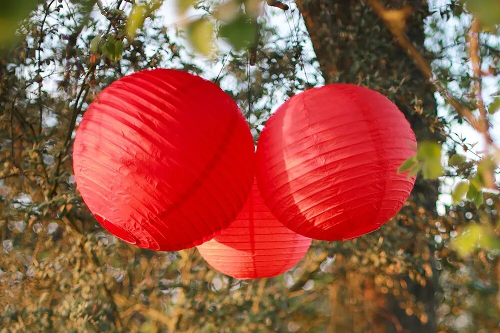 boule japonaise rouge à suspendre pour la st valentin