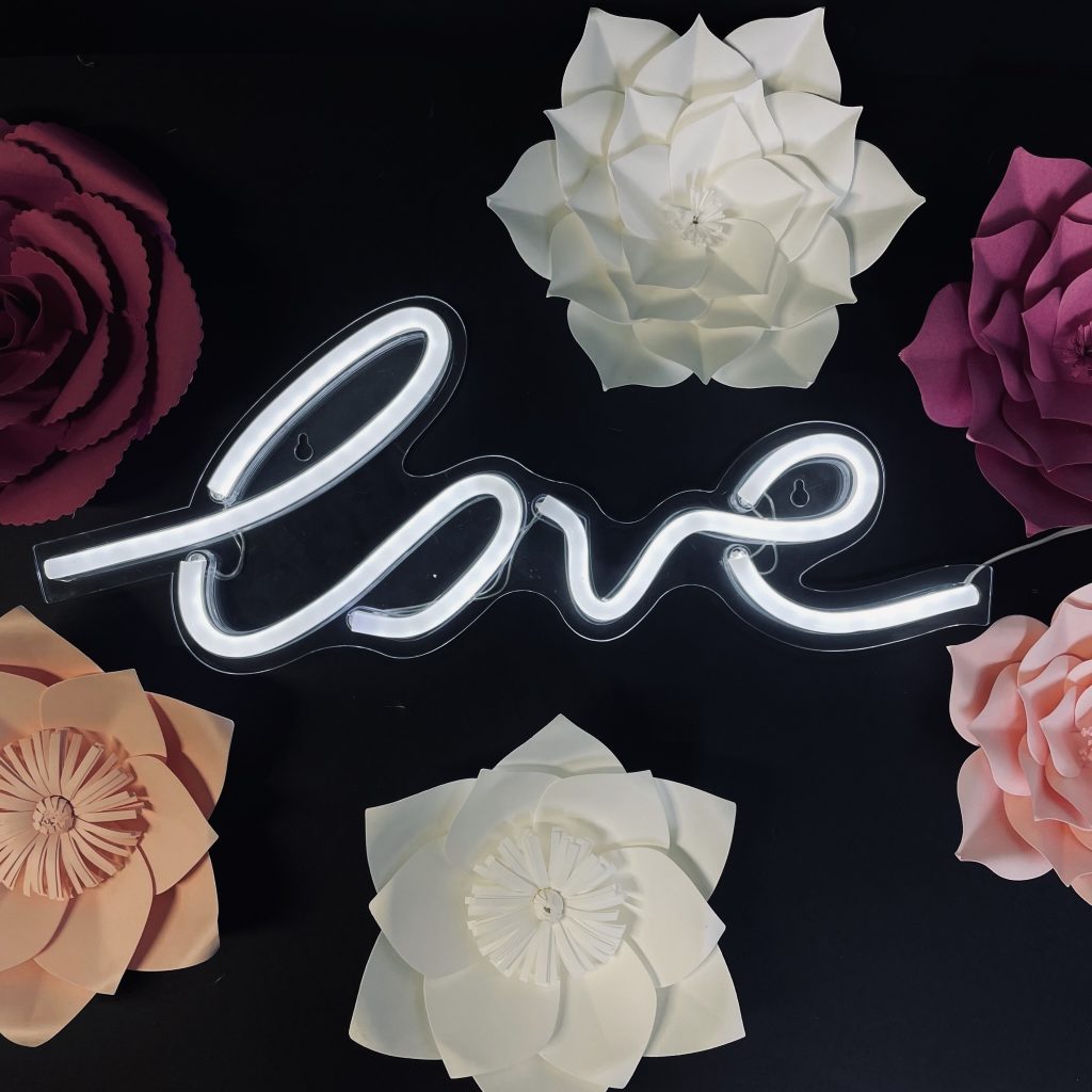 neon lumineux love blanc chaud saint valentin