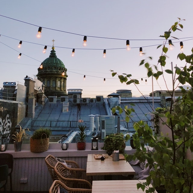 decoration vegetale pour balcon avec guirlande guinguette