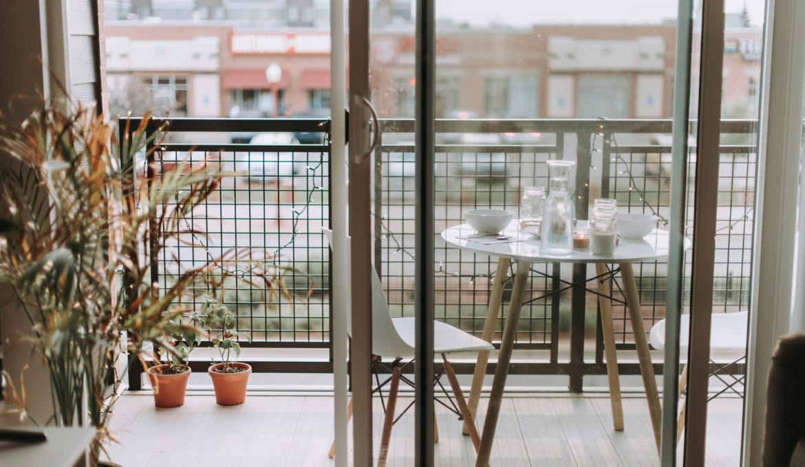 Quelle table pliante choisir pour un balcon ?