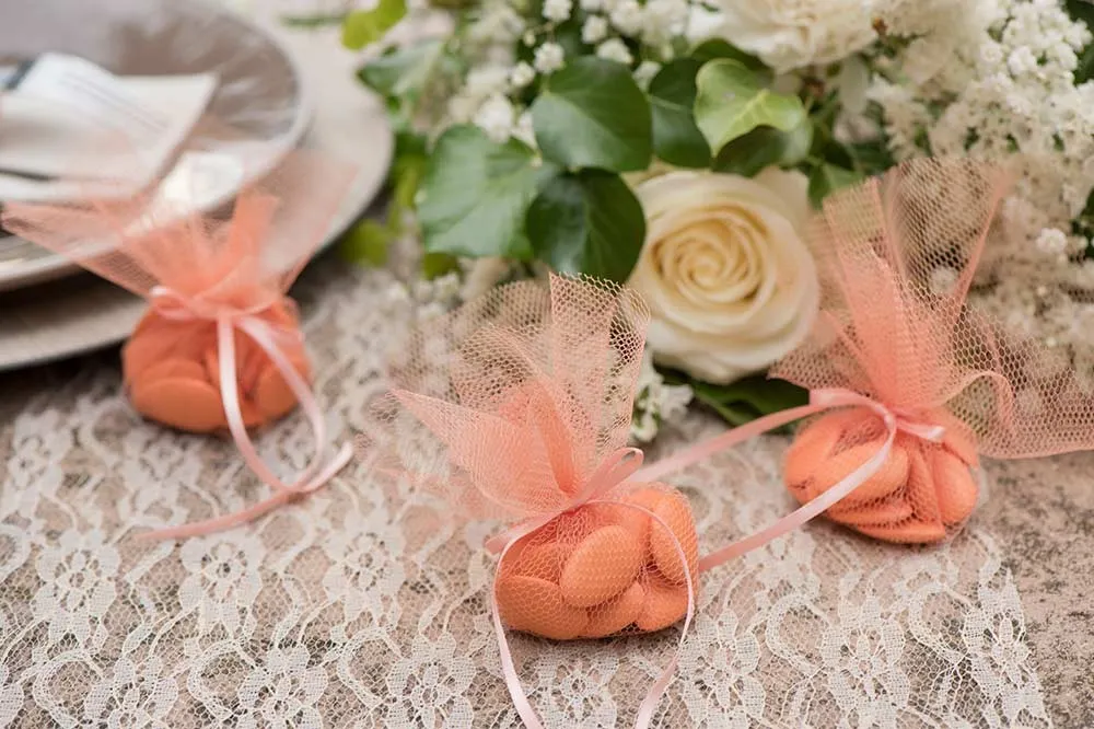 sachet dragées rond tulle rouge pour cadeau invité mariage