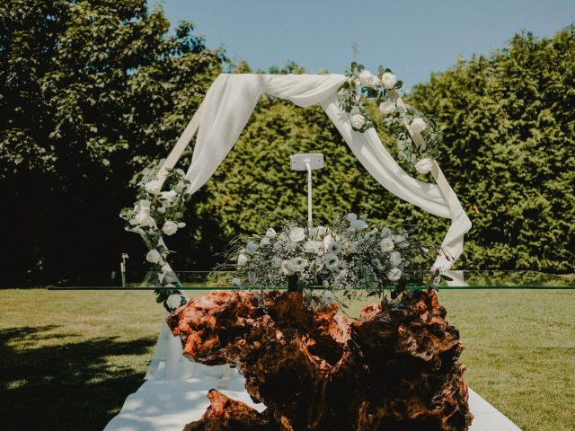 arche mariage décorée pour extérieur