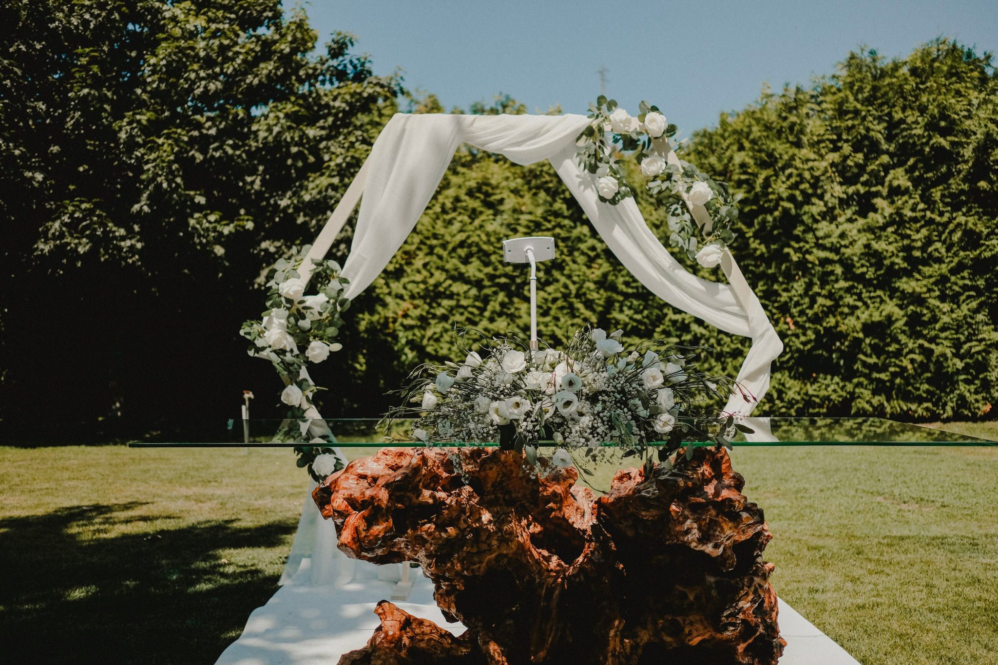 Décoration d'Arche Romantique Mariage - Le Jardin des Fleurs