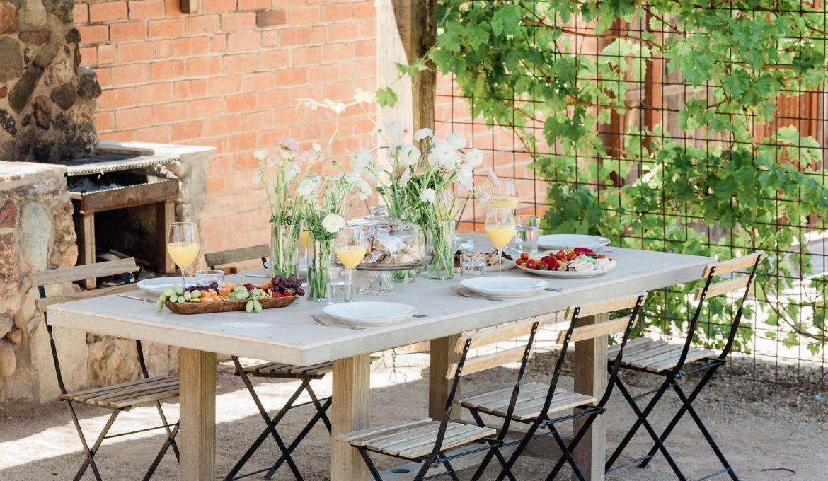 Quelle table pliante pour vos repas en extérieur ?