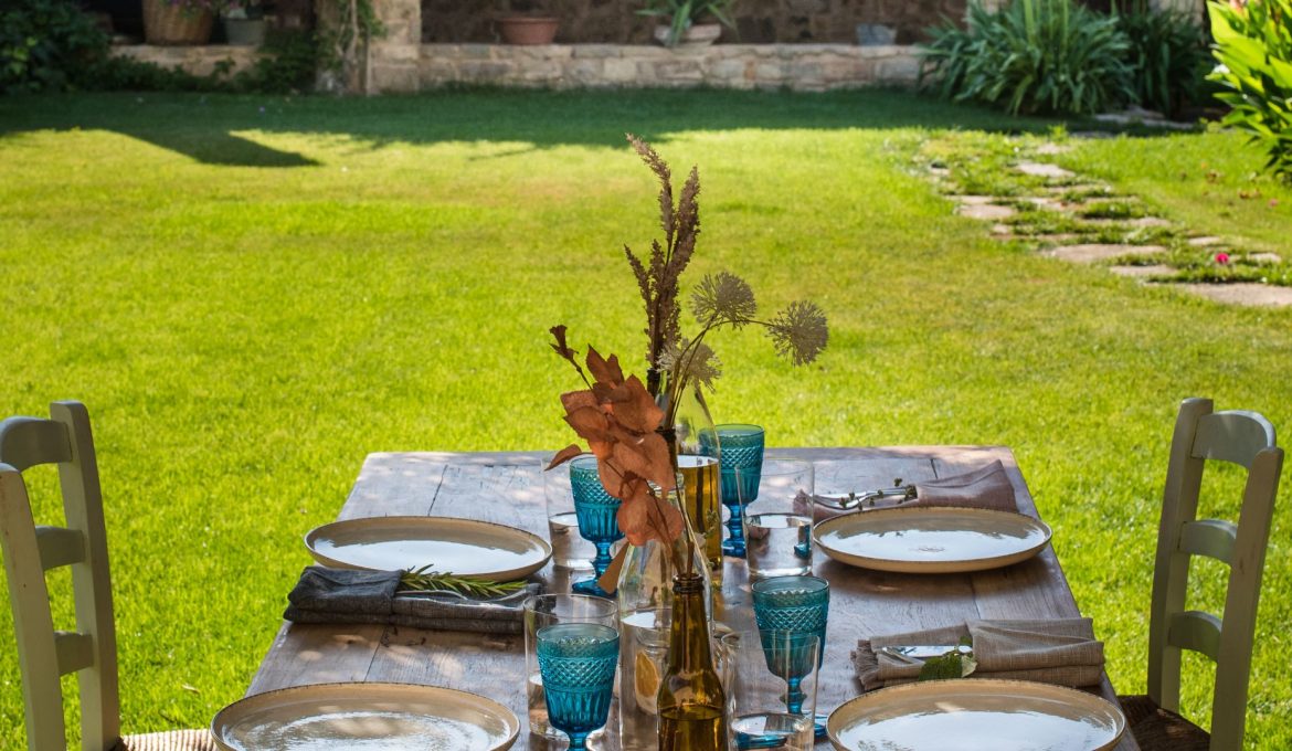 Notre guide pour l’achat d’une table pliante pour le jardin et l’extérieur !