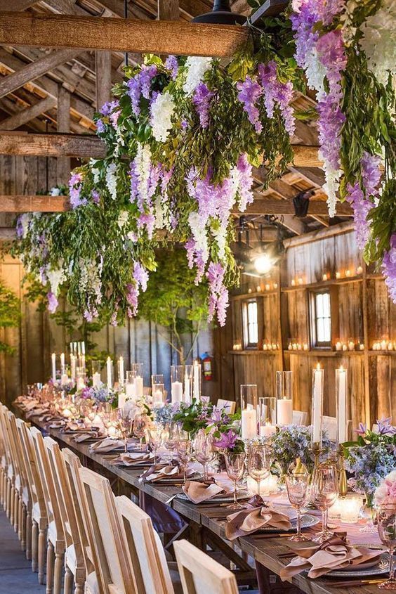 tendance decoration mariage 2023 violet 