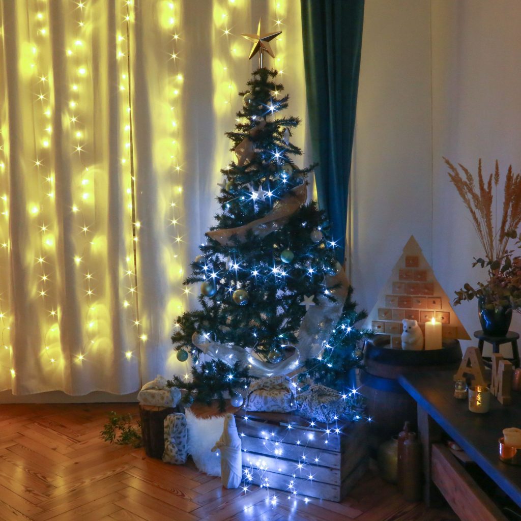 Quelle longueur de guirlande lumineuse choisir pour votre sapin ? - Blog  Noël Chic : conseils déco & sapin de Noël