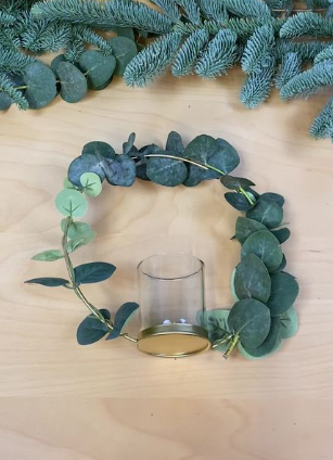 couronne de noel vegetale avec eucalyptus