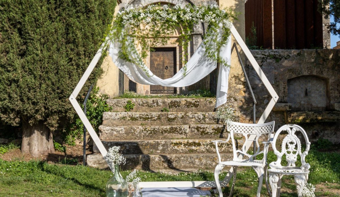 une arche d'entrée de mariage de type bohème