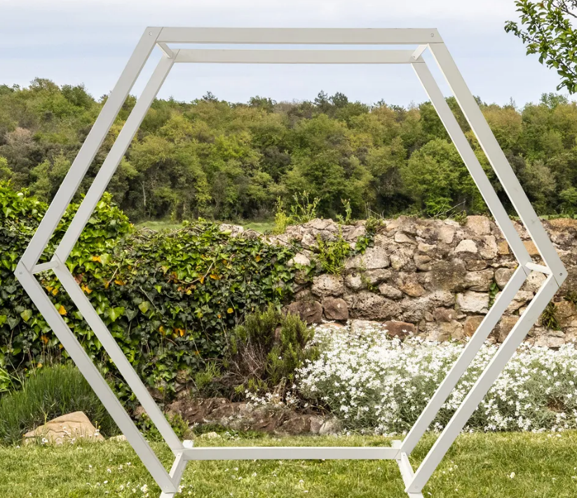 arche de mariage hexagonale blanche