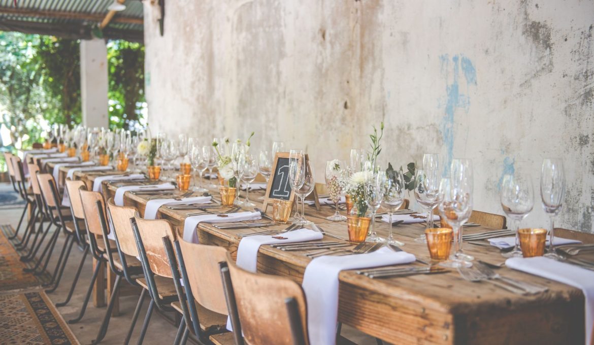 Pourquoi placer un set de table pour la décoration d’une table de mariage ?