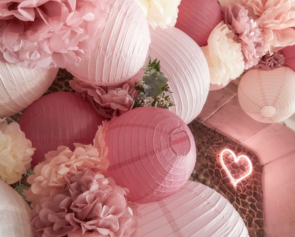 boule japonaise rose pour decoration vitrine magasin st valentin