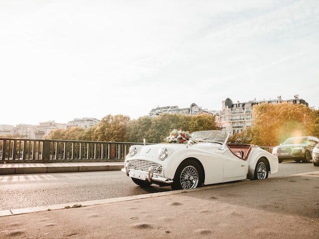 Des conseils pour la décoration d’une voiture blanche de mariage !