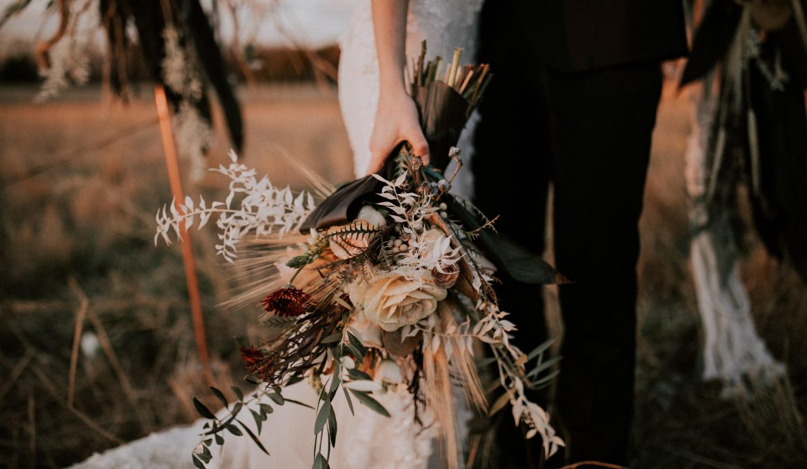 Quelle décoration de voiture pour un mariage bohème ?